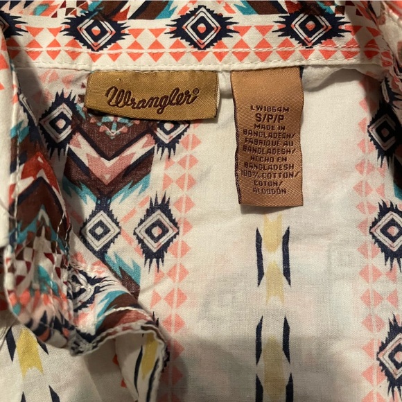Wrangler Women's Aztec Geometric Button-Up Southwestern Design Shirt Size Small - Picture 4 of 4